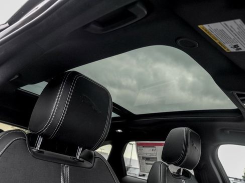 New 2026 Jaguar F-PACE R-Dynamic S image 22