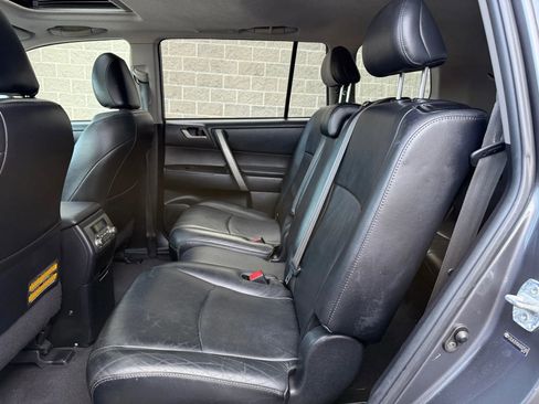 Used 2010 Toyota Highlander SE image 21
