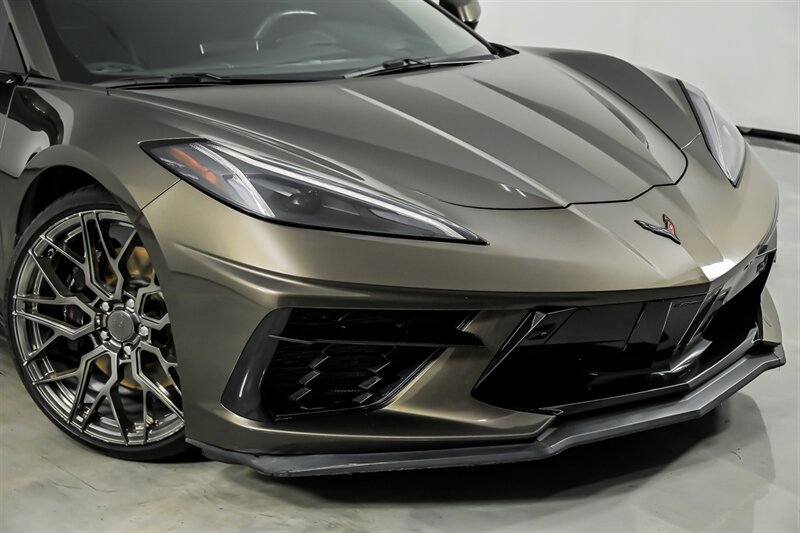 Used 2021 Chevrolet Corvette Stingray Preferred Cpe w/ Z51 Performance Package RWD image 2