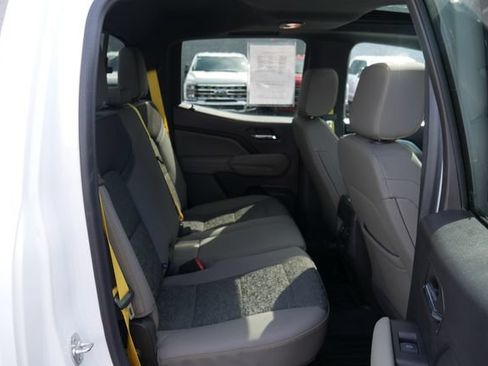 Used 2024 Chevrolet Colorado ZR2 w/ Technology Package AWD/4WD image 26