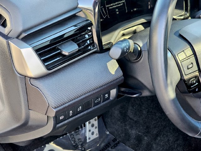 Used 2025 Toyota Camry SE w/ Multimedia Upgrade Package FWD image 16