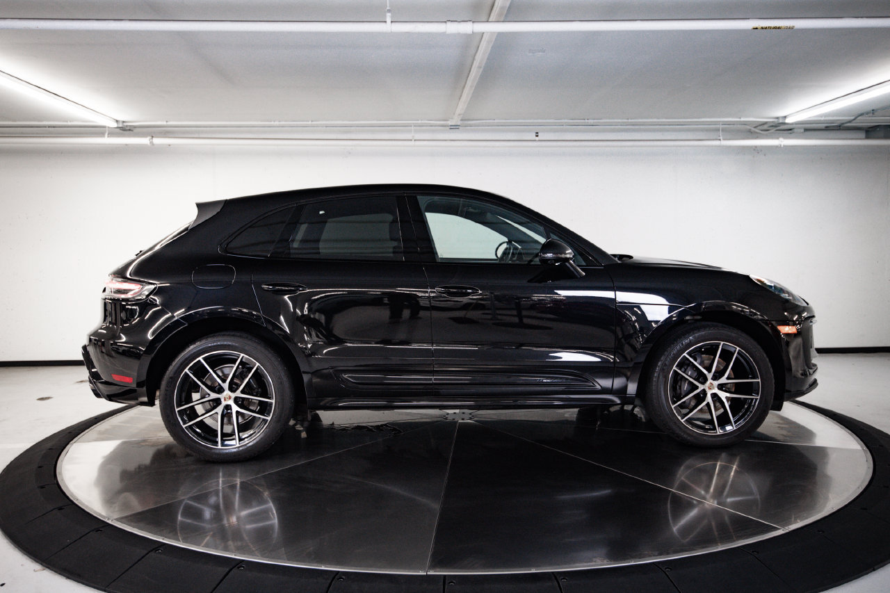Certified 2023 Porsche Macan Turbo AWD/4WD image 8