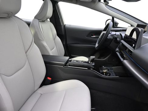 Used 2024 Toyota Prius XLE image 16