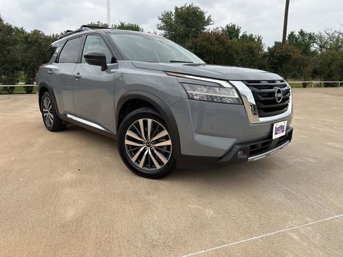 Used 2022 Nissan Pathfinder Platinum w/ Cargo Package FWD image 12