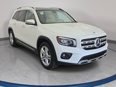 Used 2021 Mercedes-Benz GLB 250 4MATIC image 3
