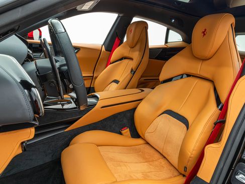 Certified 2025 Ferrari Purosangue image 5