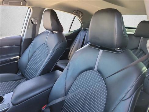 Used 2020 Toyota Camry SE image 14