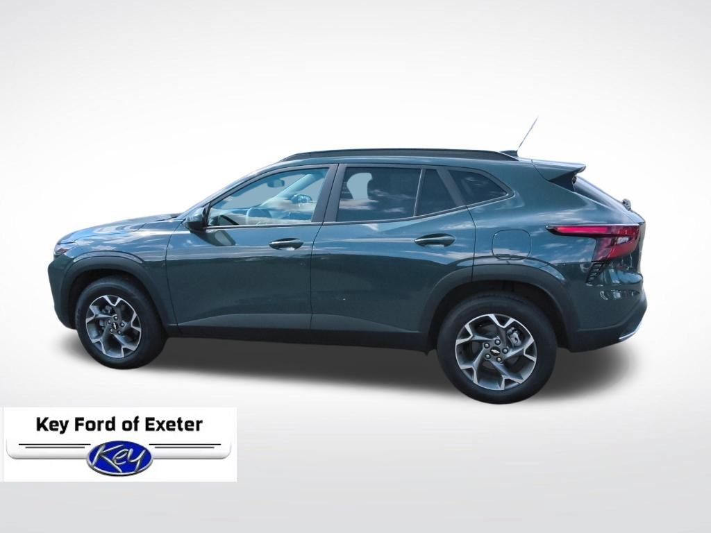 Used 2025 Chevrolet Trax LT FWD image 7