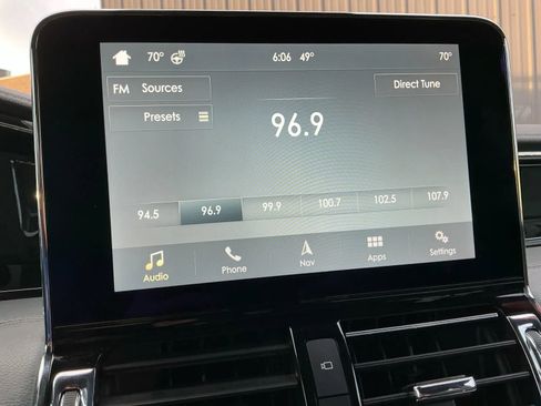 Used 2018 Lincoln Navigator Select w/ Technology Package image 27