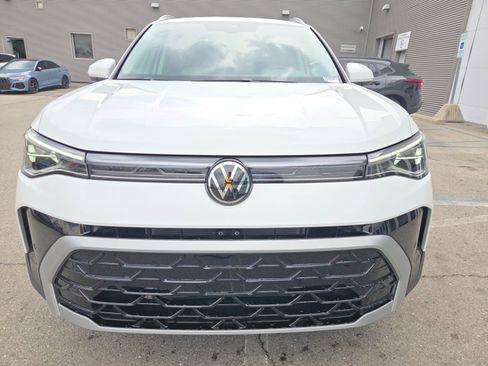 Certified 2025 Volkswagen Taos SEL AWD/4WD image 4