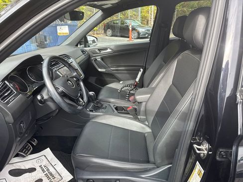 Used 2020 Volkswagen Tiguan SE R-Line image 18