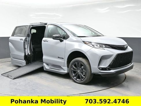 Used 2026 Toyota Sienna XSE image 1