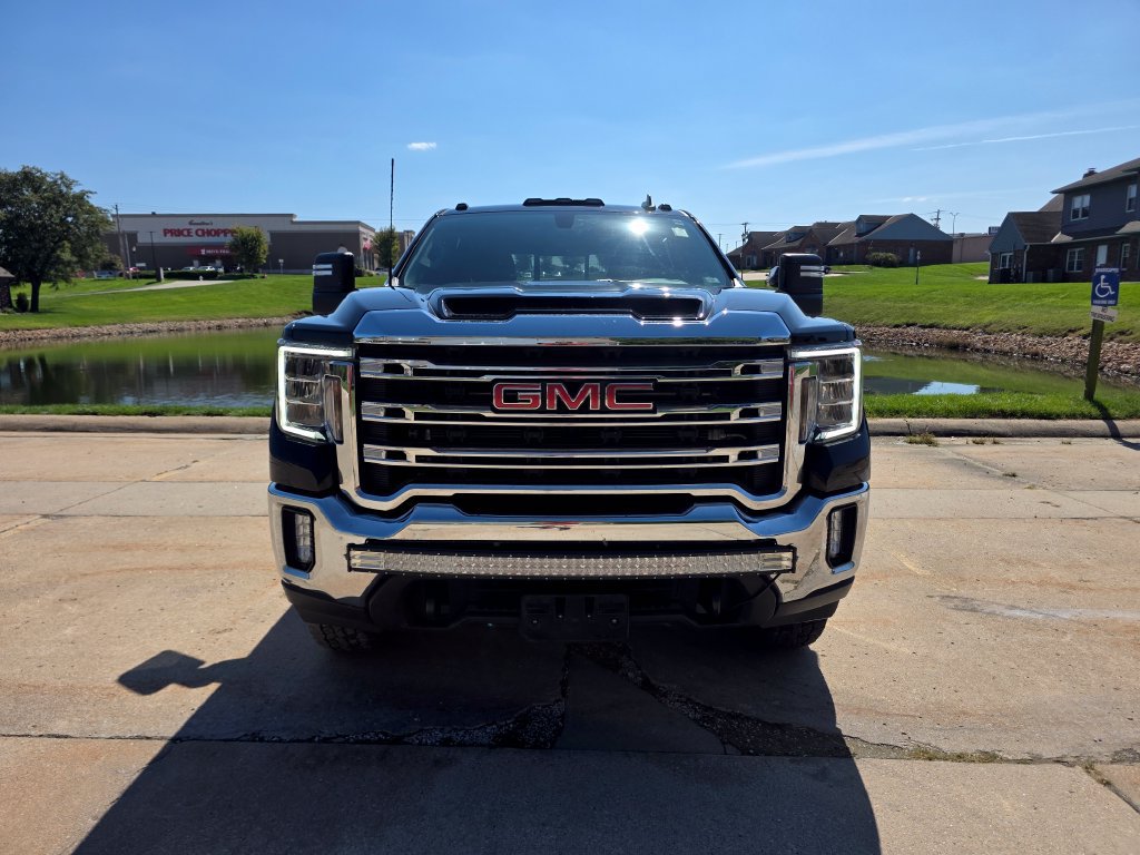 Used 2022 GMC Sierra 3500 SLE w/ SLE Value Package AWD/4WD image 2