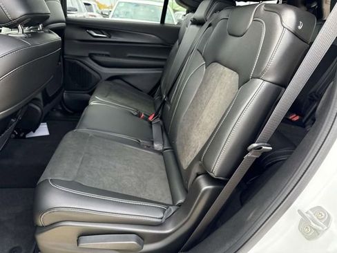 New 2025 Jeep Grand Cherokee L Altitude RWD image 9