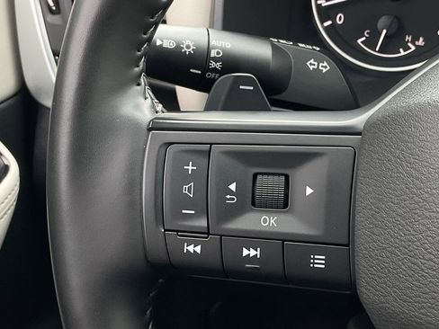 Used 2025 Nissan Rogue SV image 24