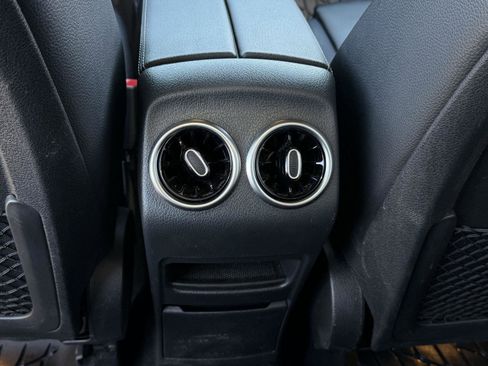 Used 2021 Mercedes-Benz GLB 250 4MATIC image 7