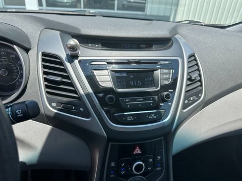 Used 2014 Hyundai Elantra SE FWD image 4