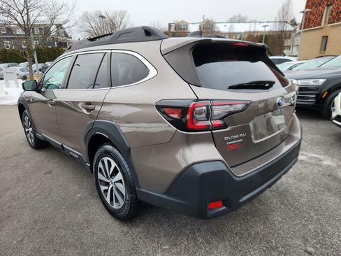Used 2023 Subaru Outback Premium image 3