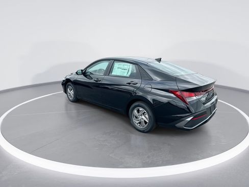 New 2026 Hyundai Elantra SE FWD image 6