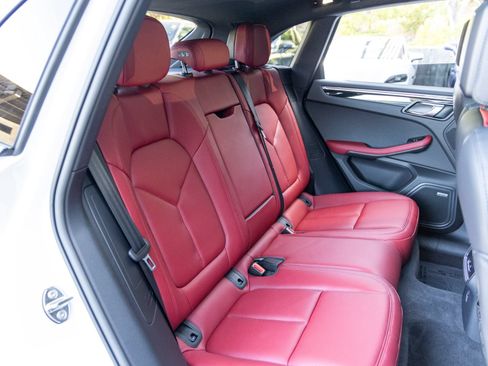 Certified 2025 Porsche Macan AWD/4WD image 60