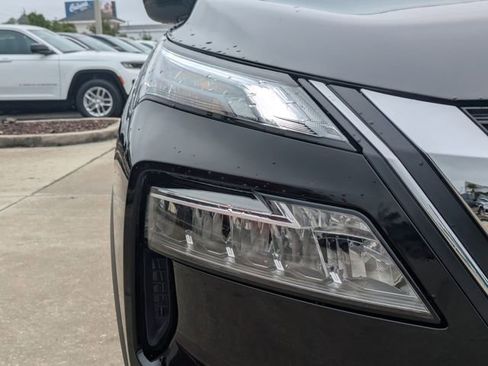Used 2023 Nissan Rogue SV FWD image 10