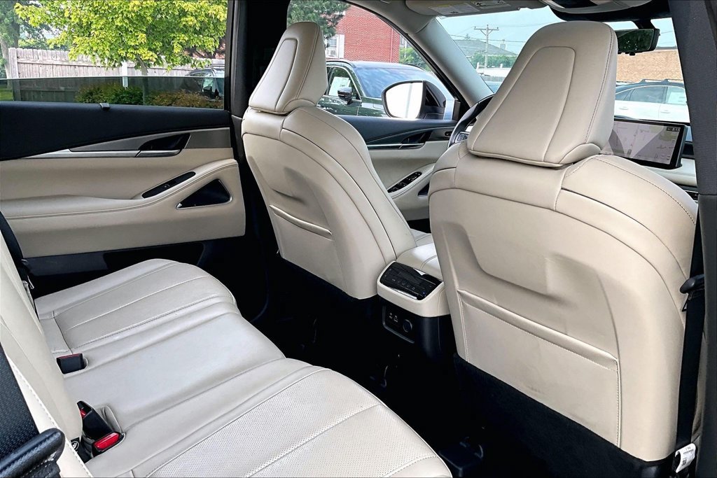Certified 2024 INFINITI QX60 Luxe w/ Vision Package AWD/4WD image 29