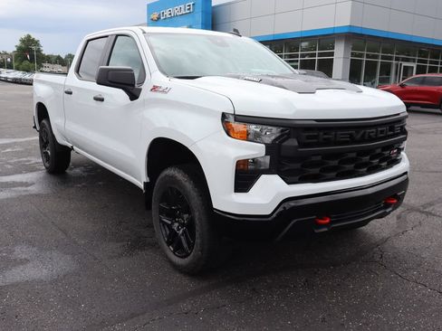 New 2026 Chevrolet Silverado 1500 Custom Trail Boss w/ LPO, Dark Essentials Package AWD/4WD image 2