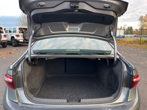 Used 2025 Volkswagen Jetta SE image 31
