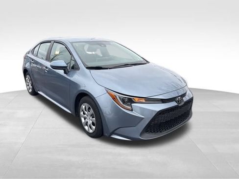 Used 2021 Toyota Corolla LE w/ Carpet Mat Package (TMS) image 8