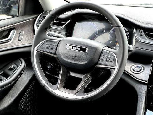 Used 2023 Jeep Grand Cherokee L Limited w/ Luxury Tech Group II RWD image 30