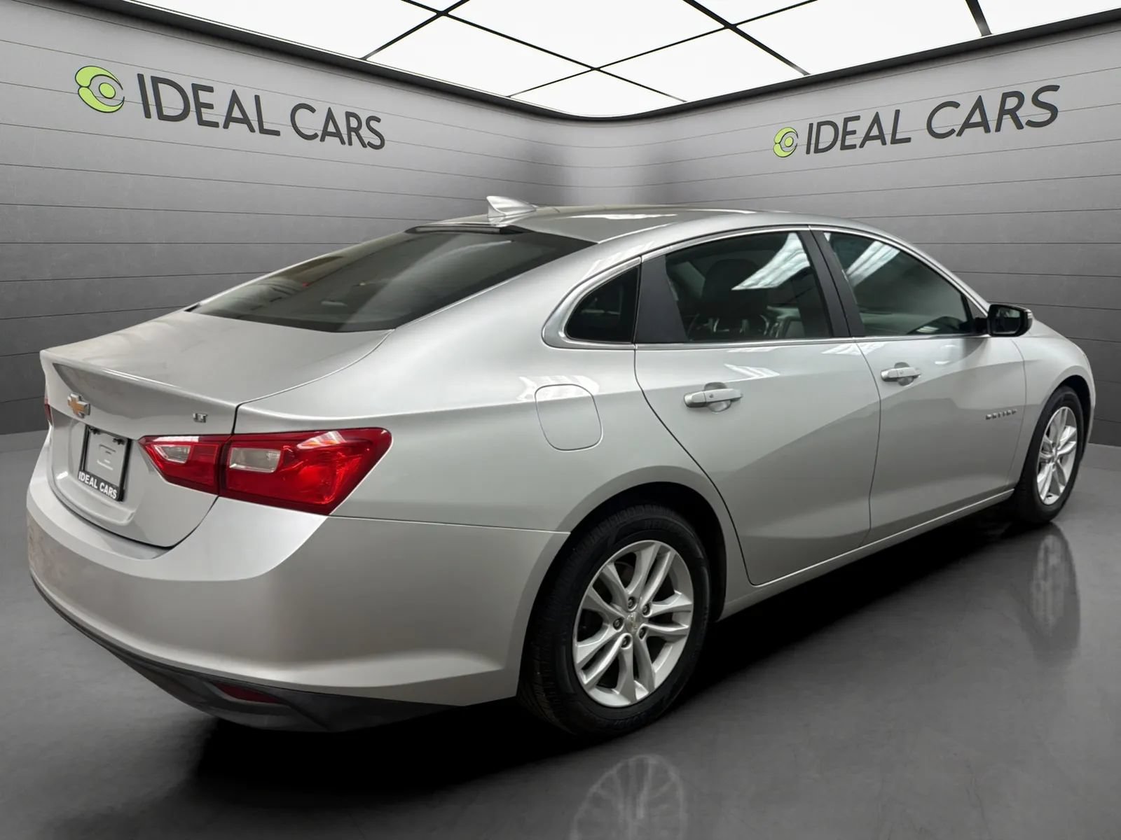 Used 2017 Chevrolet Malibu LT FWD image 5