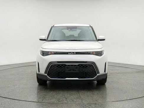 Used 2025 Kia Soul LX w/ LX Technology Package image 2