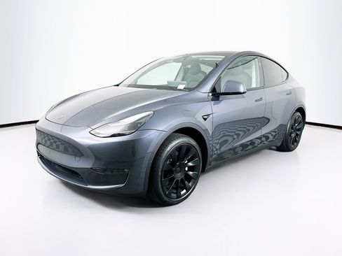 Used 2023 Tesla Model Y 2WD image 3