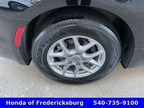 Used 2024 Chrysler Pacifica Touring-L FWD image 12