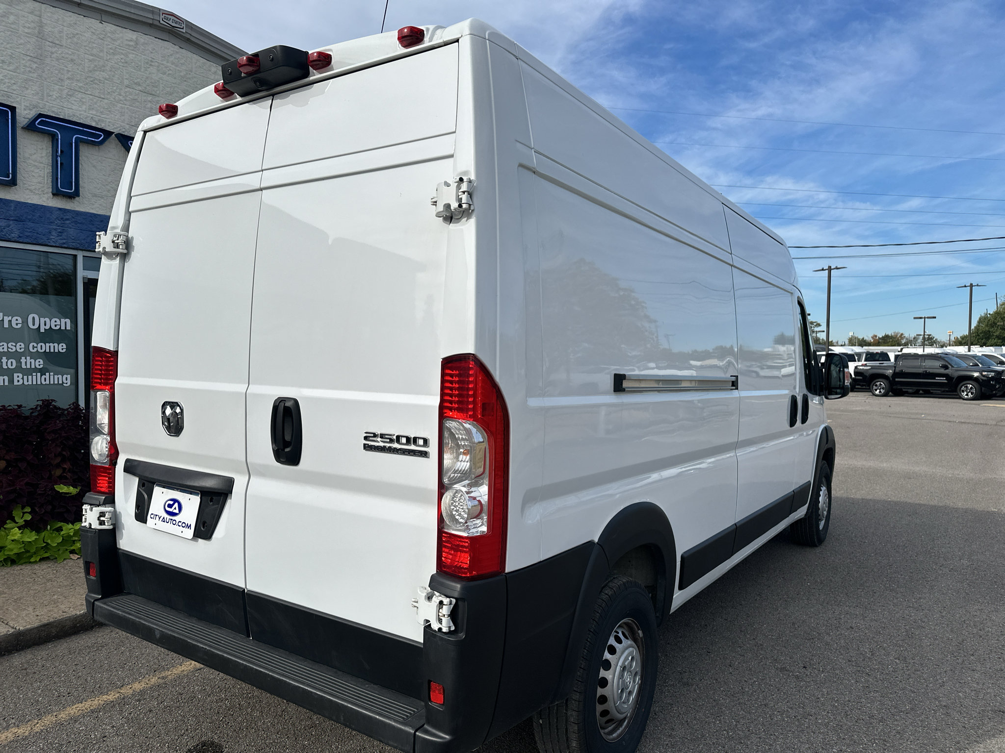 Used 2025 RAM ProMaster 2500 w/ Convenience Group FWD image 4