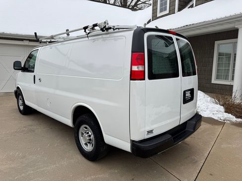Used 2015 Chevrolet Express 2500 image 4