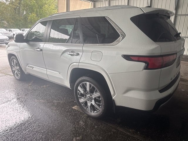 Used 2025 Toyota Sequoia Capstone AWD/4WD image 11