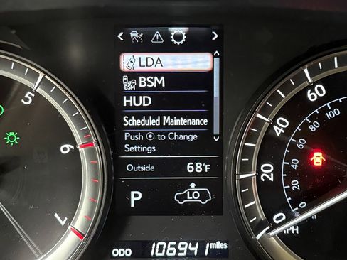 Used 2016 Lexus LX 570 4WD w/ Luxury Package image 24