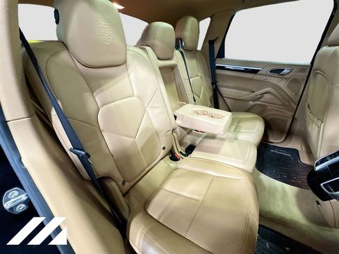 Used 2014 Porsche Cayenne Platinum Edition image 30
