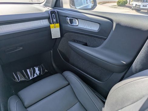 New 2025 Volvo XC40 B5 Plus w/ Protection Package Premier image 18