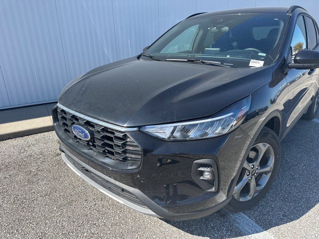Certified 2025 Ford Escape ST-Line Select AWD/4WD image 2