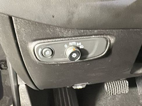 Used 2018 Chevrolet Equinox LT AWD/4WD image 19