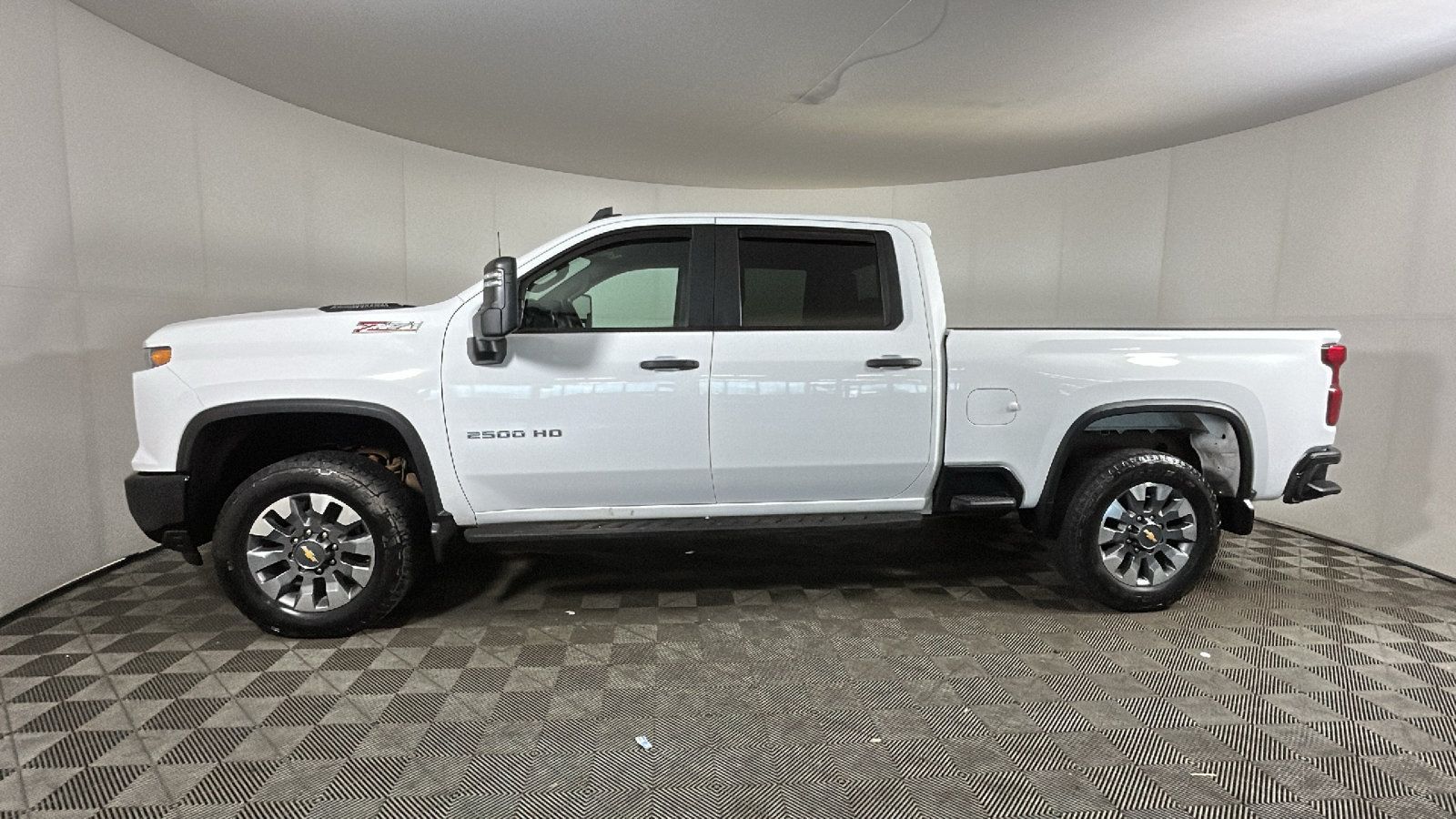 Used 2024 Chevrolet Silverado 2500 Custom w/ Custom Value Package AWD/4WD image 7