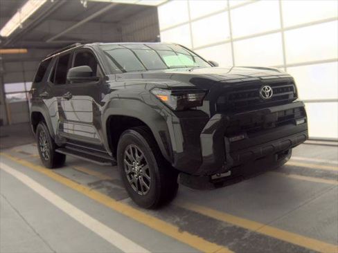 Used 2025 Toyota 4Runner SR5 AWD/4WD image 6