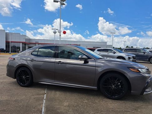 Used 2024 Toyota Camry XSE FWD image 2