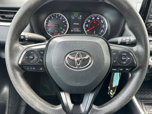 Used 2022 Toyota RAV4 LE image 24