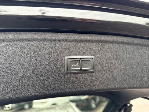 Used 2019 Audi Q5 Prestige w/ Prestige Package image 14