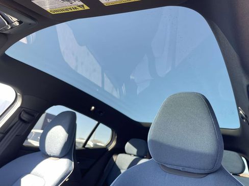 Certified 2025 Volvo EX30 Plus w/ Protection Package Premier image 8