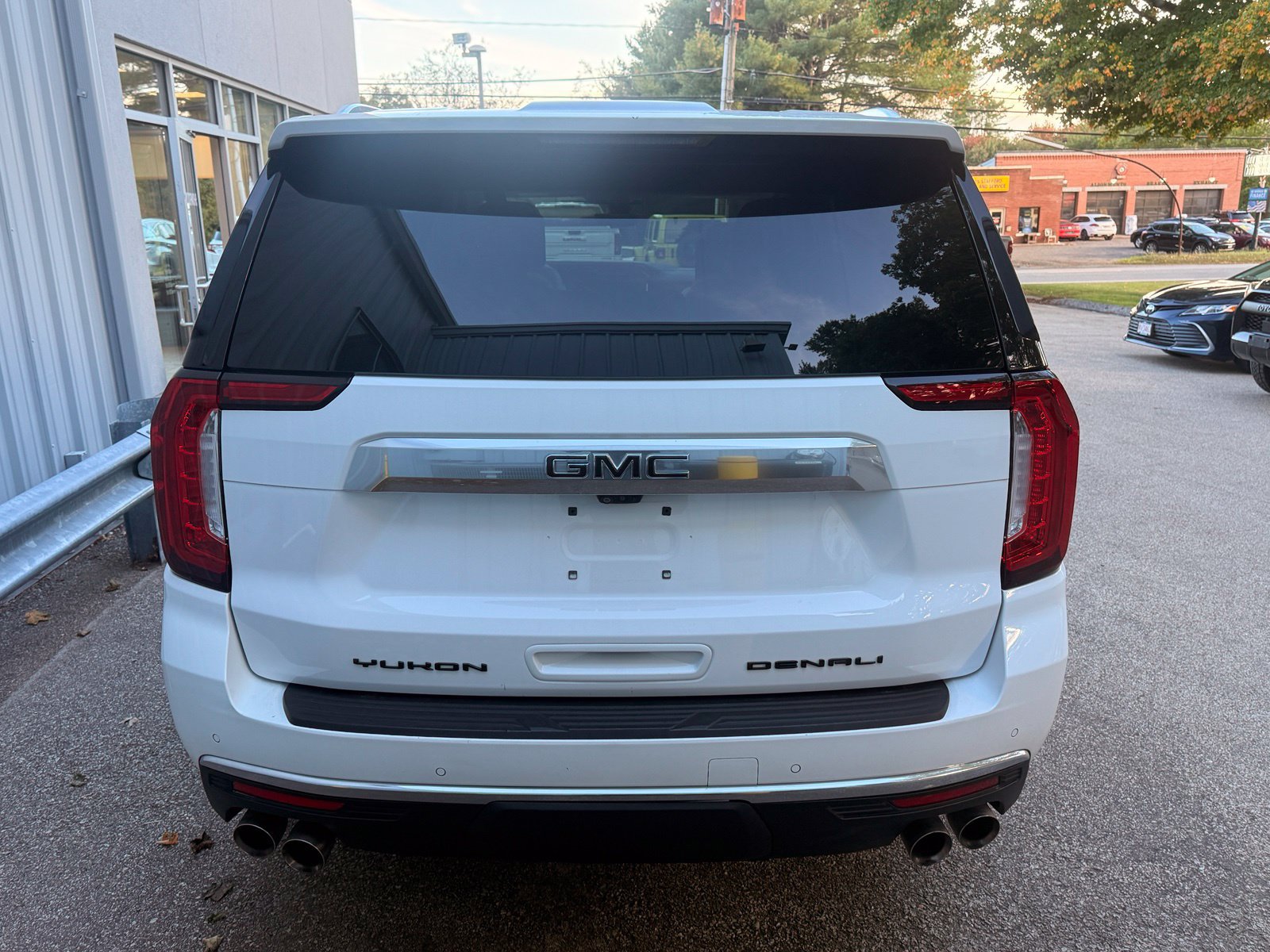 Used 2021 GMC Yukon Denali w/ Denali Premium Package AWD/4WD image 6