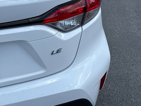 Used 2025 Toyota Corolla LE FWD image 21